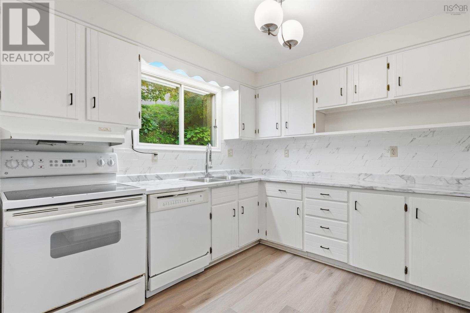 48 Regal Road - 14