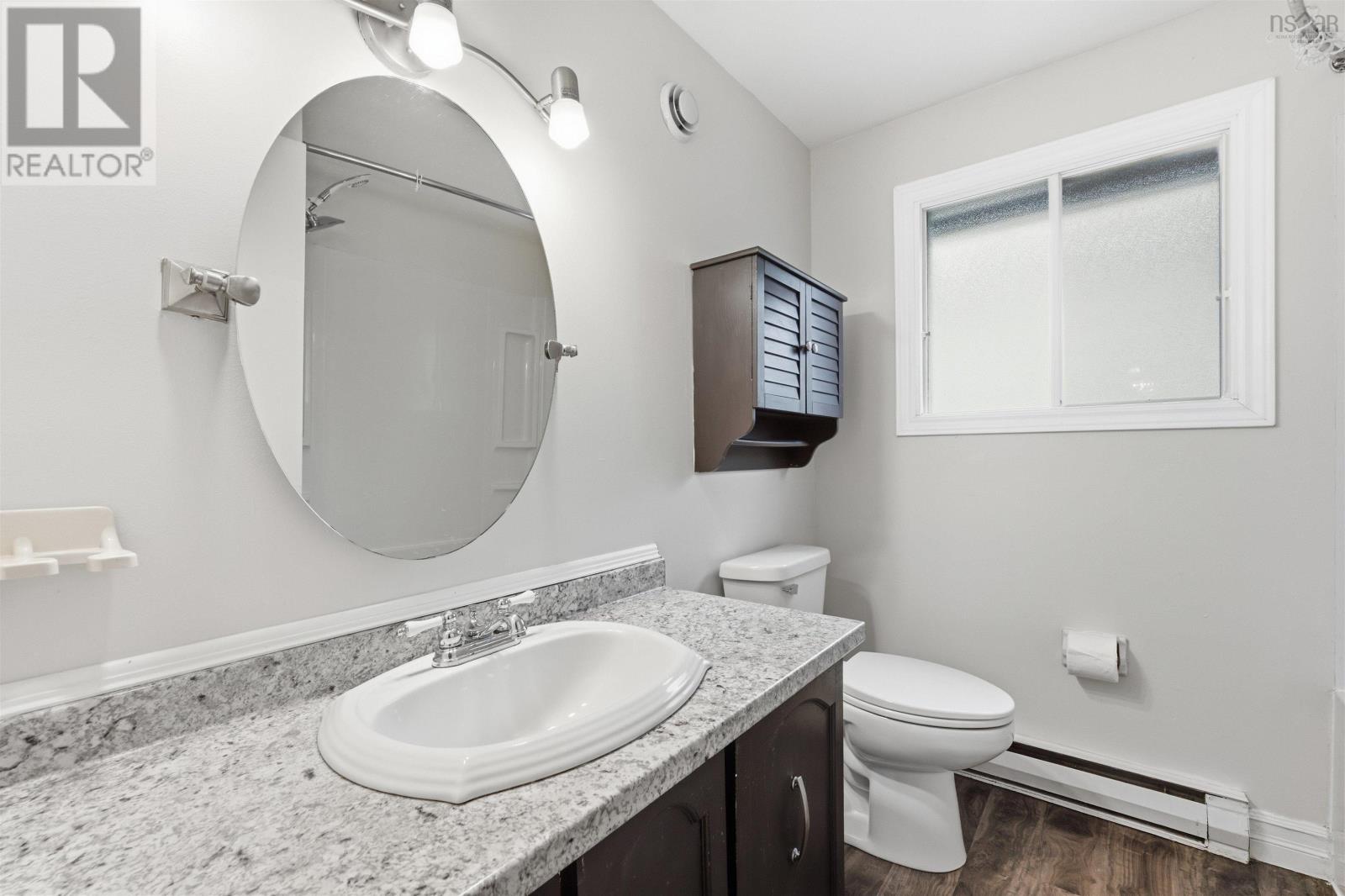 48 Regal Road - Image 19