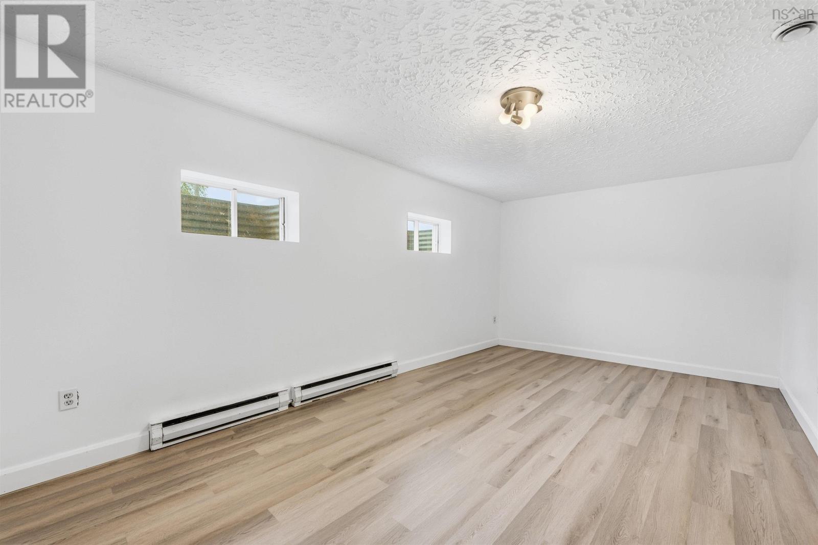 48 Regal Road - 27