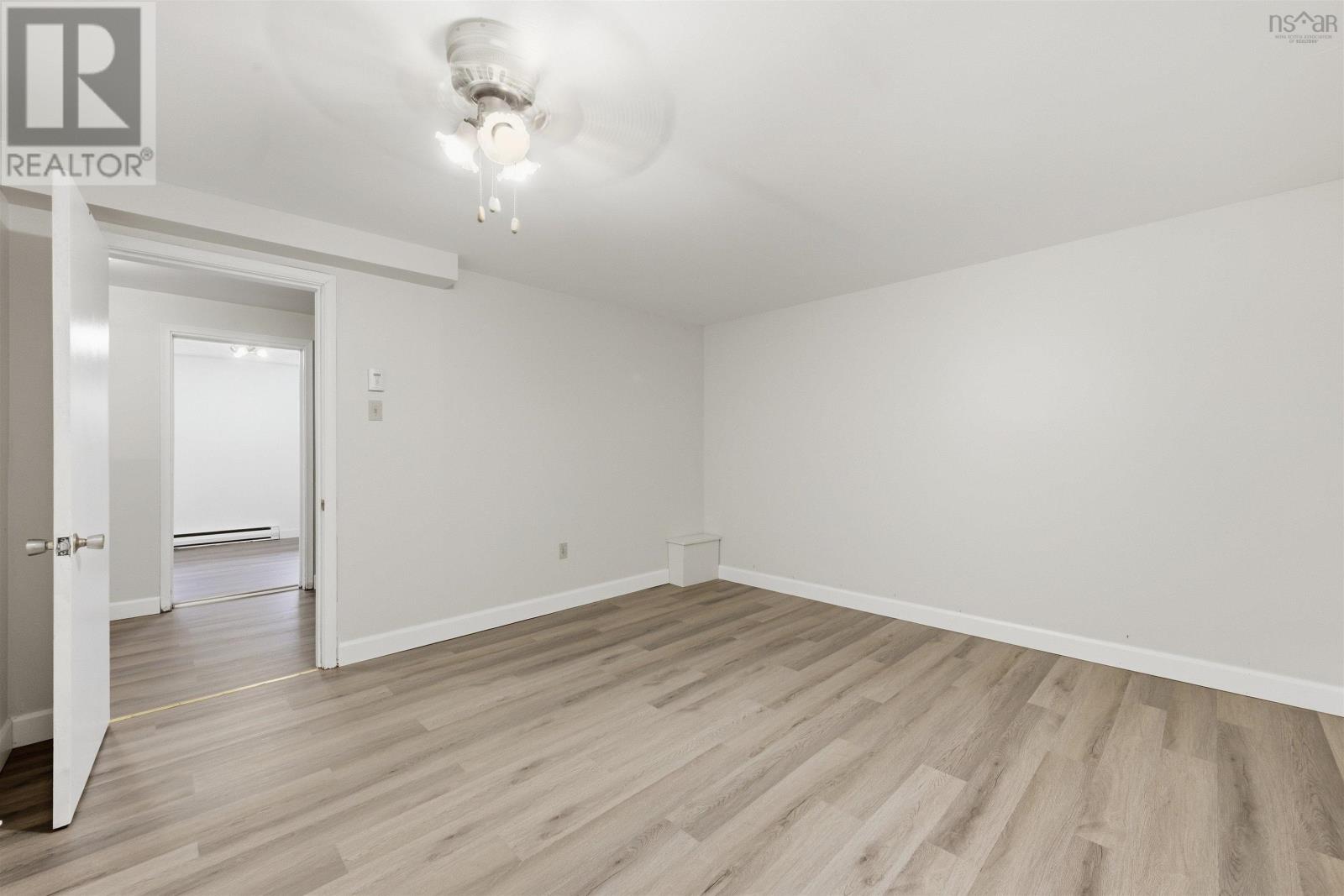 48 Regal Road - 31