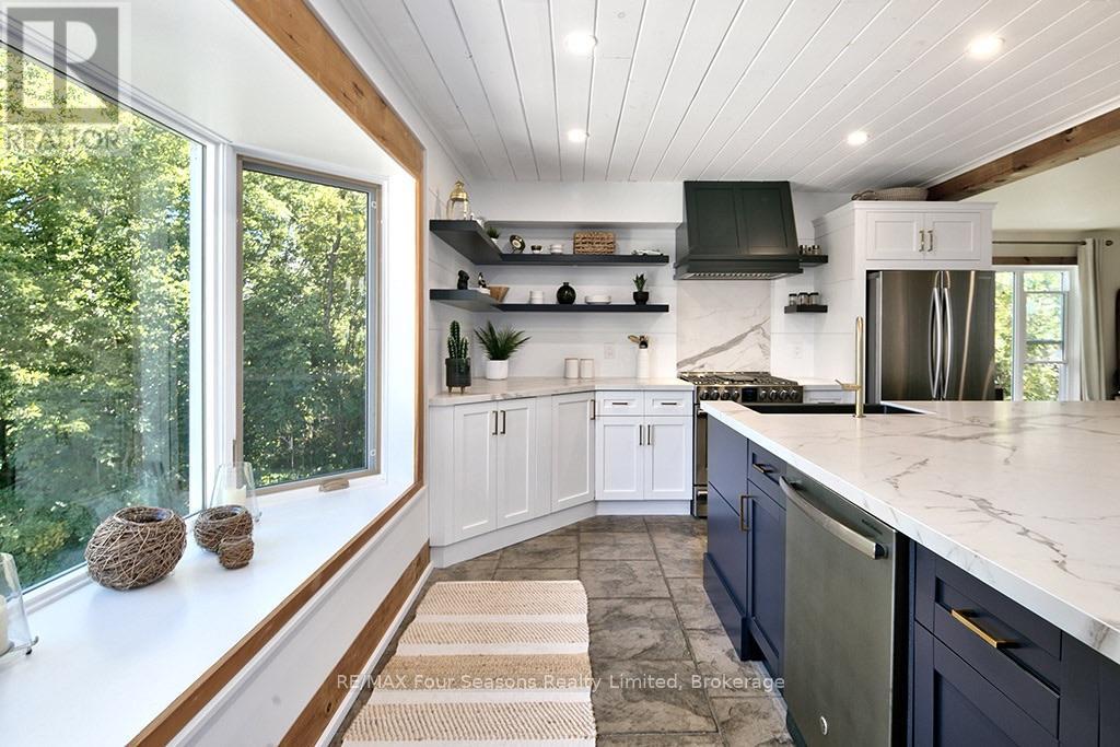 190 LAKESHORE ROAD E - 13