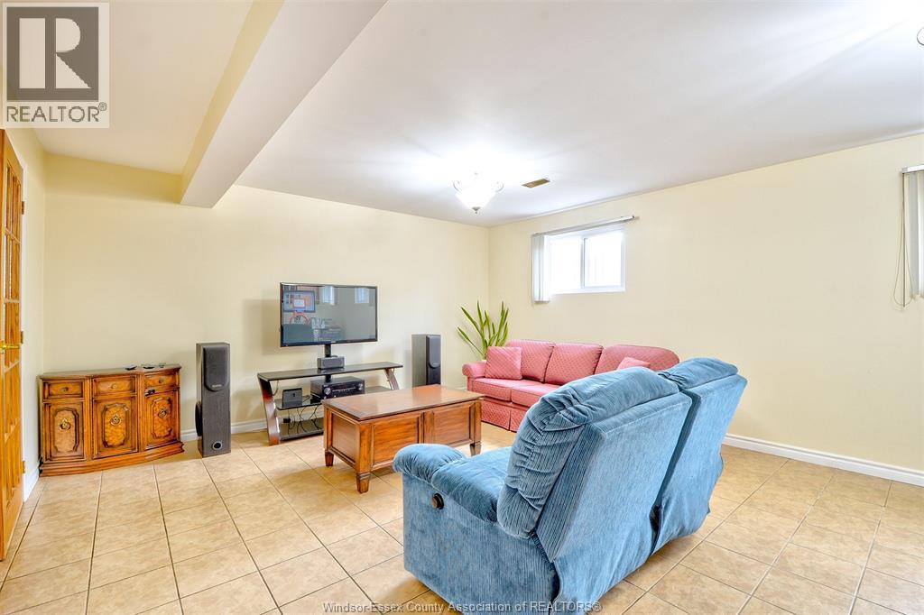 3325 DOLPHIN COURT - 20