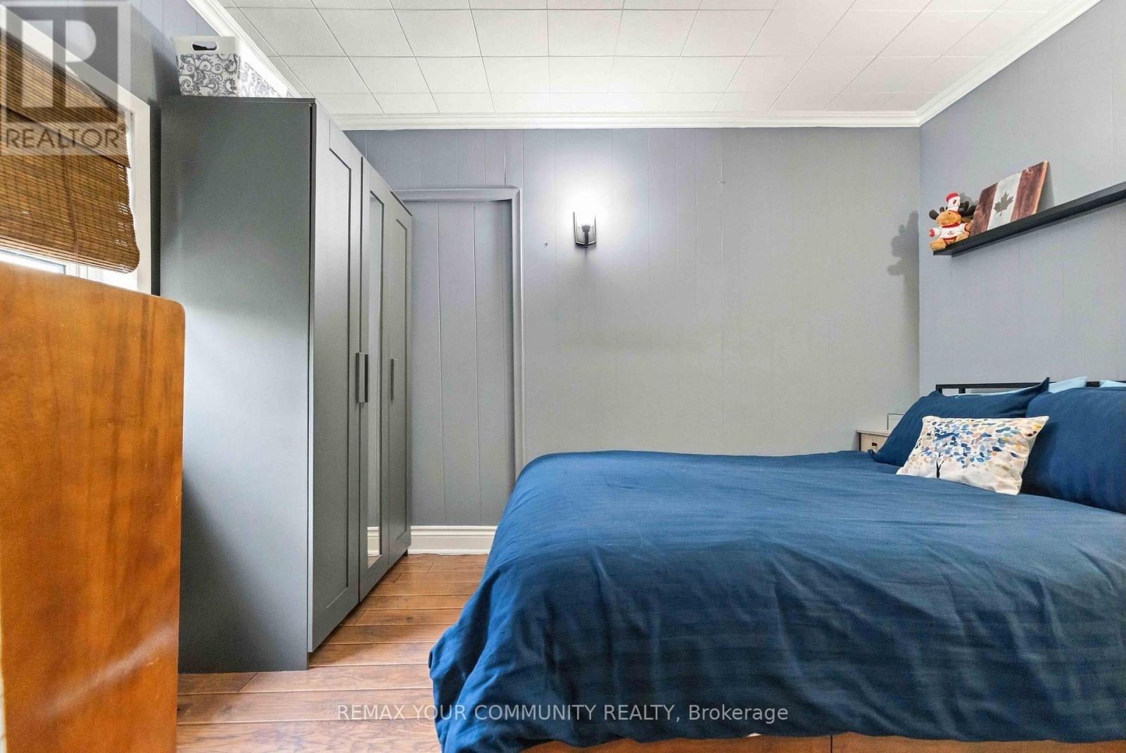 318 Mary Street West — photo 17