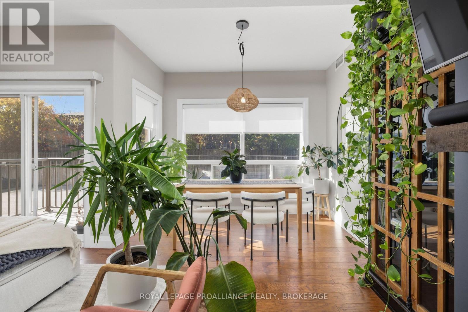 #205 350 WELLINGTON STREET - 18
