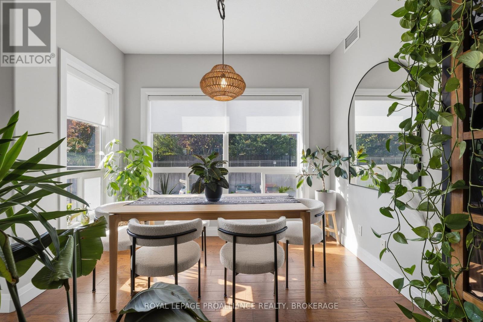 #205 350 WELLINGTON STREET - 19
