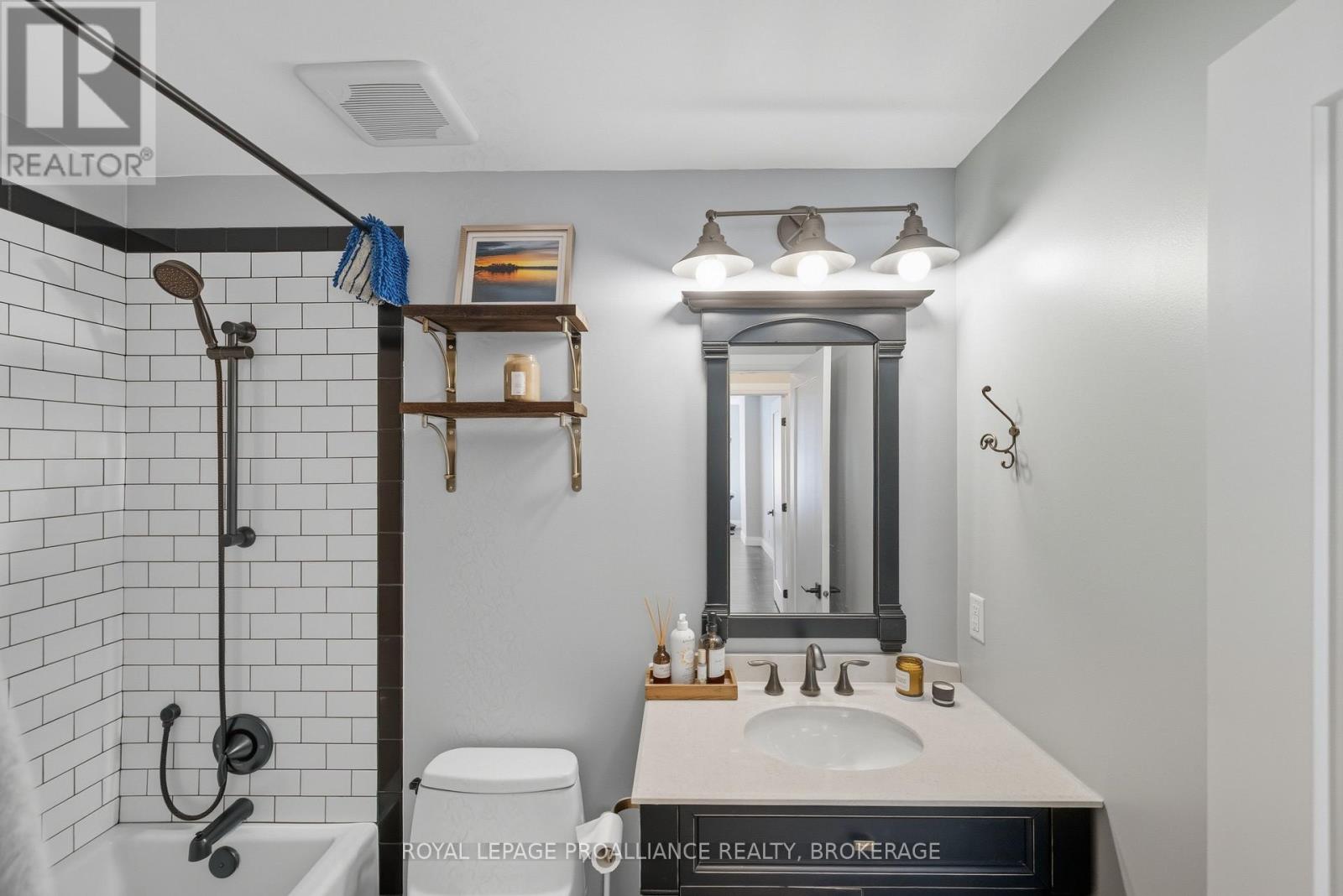 #205 350 WELLINGTON STREET - 20