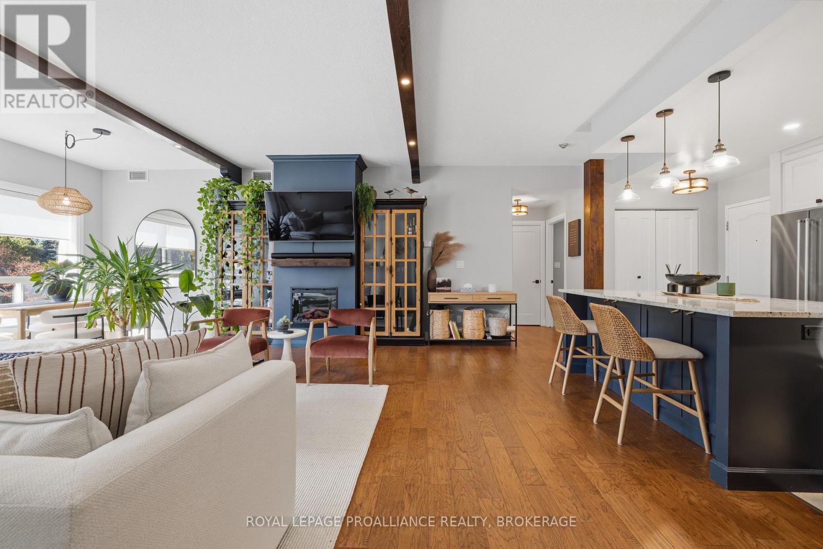 #205 350 WELLINGTON STREET - 21