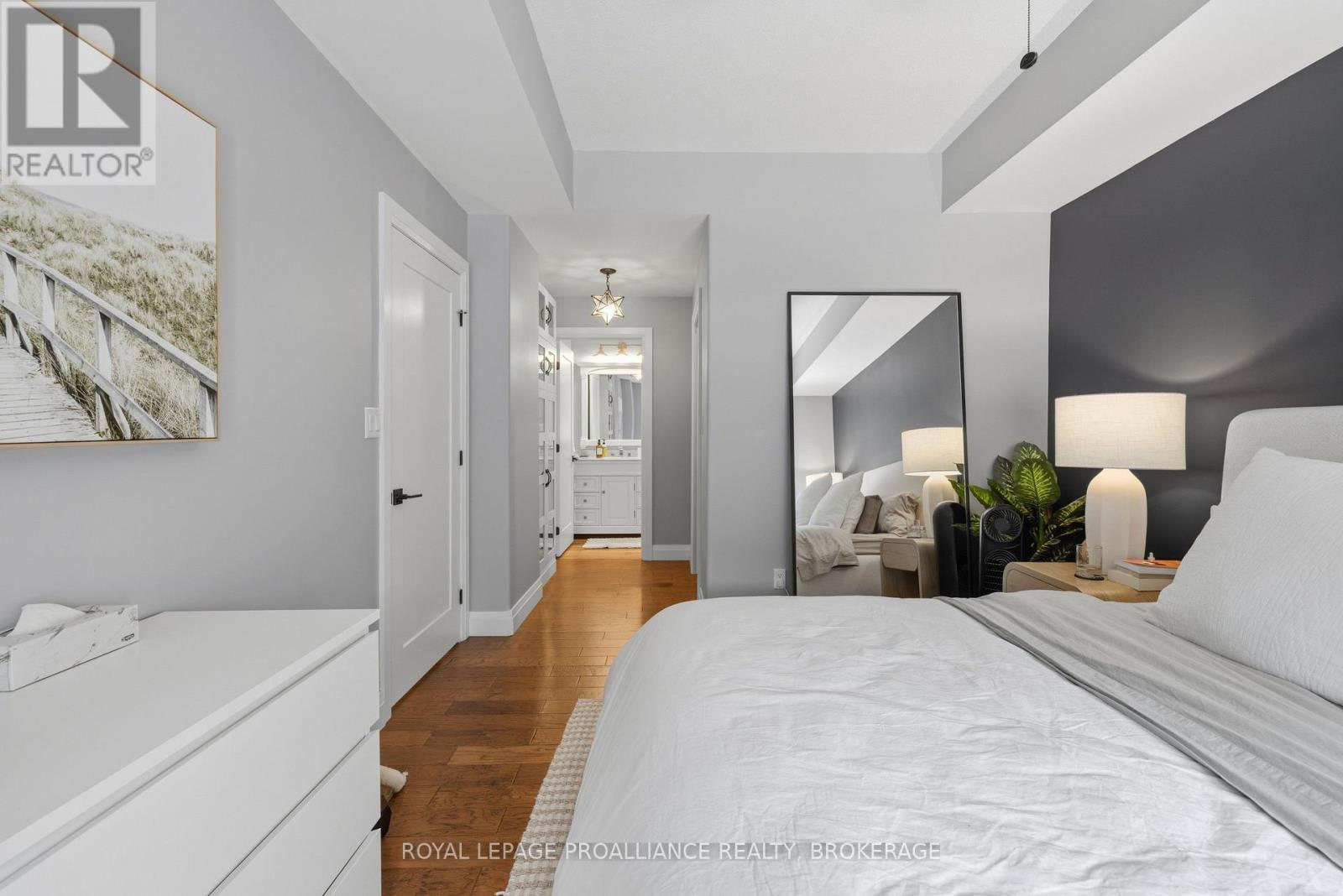 #205 350 WELLINGTON STREET - 23