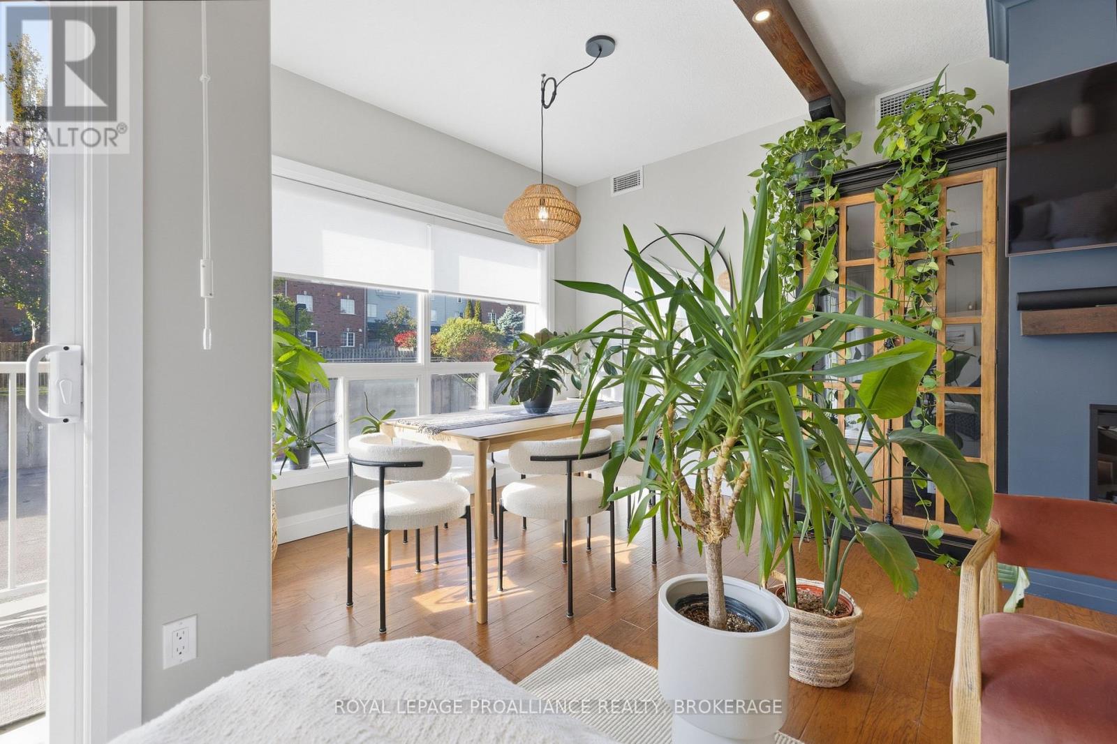 #205 350 WELLINGTON STREET - 25
