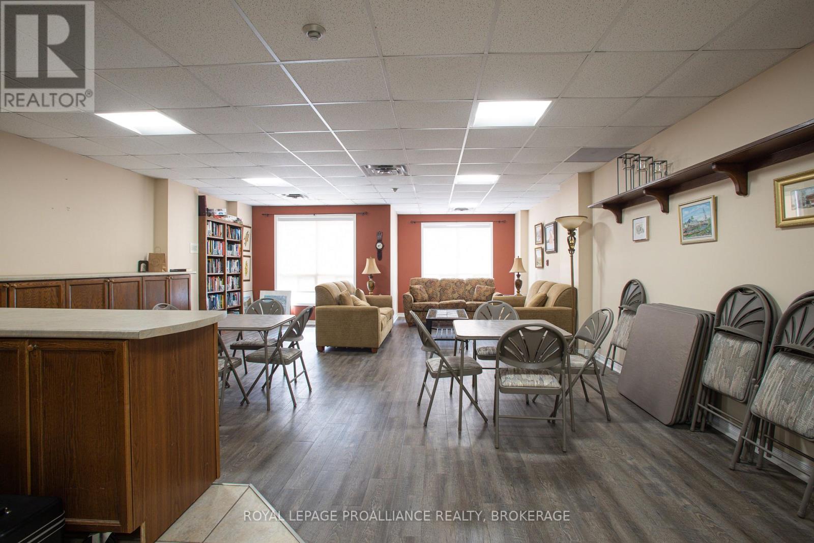 #205 350 WELLINGTON STREET - 26