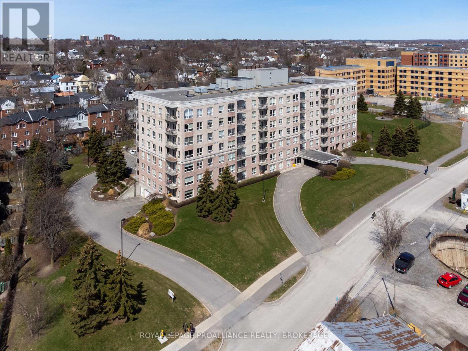 #205 350 WELLINGTON STREET - 33