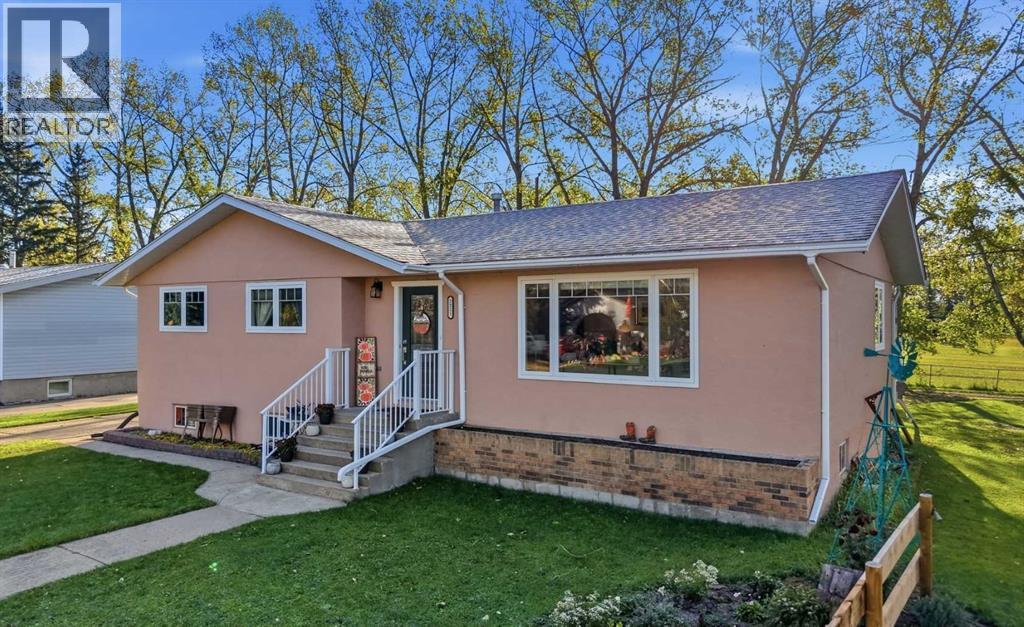 2211 Westview Crescent - 1