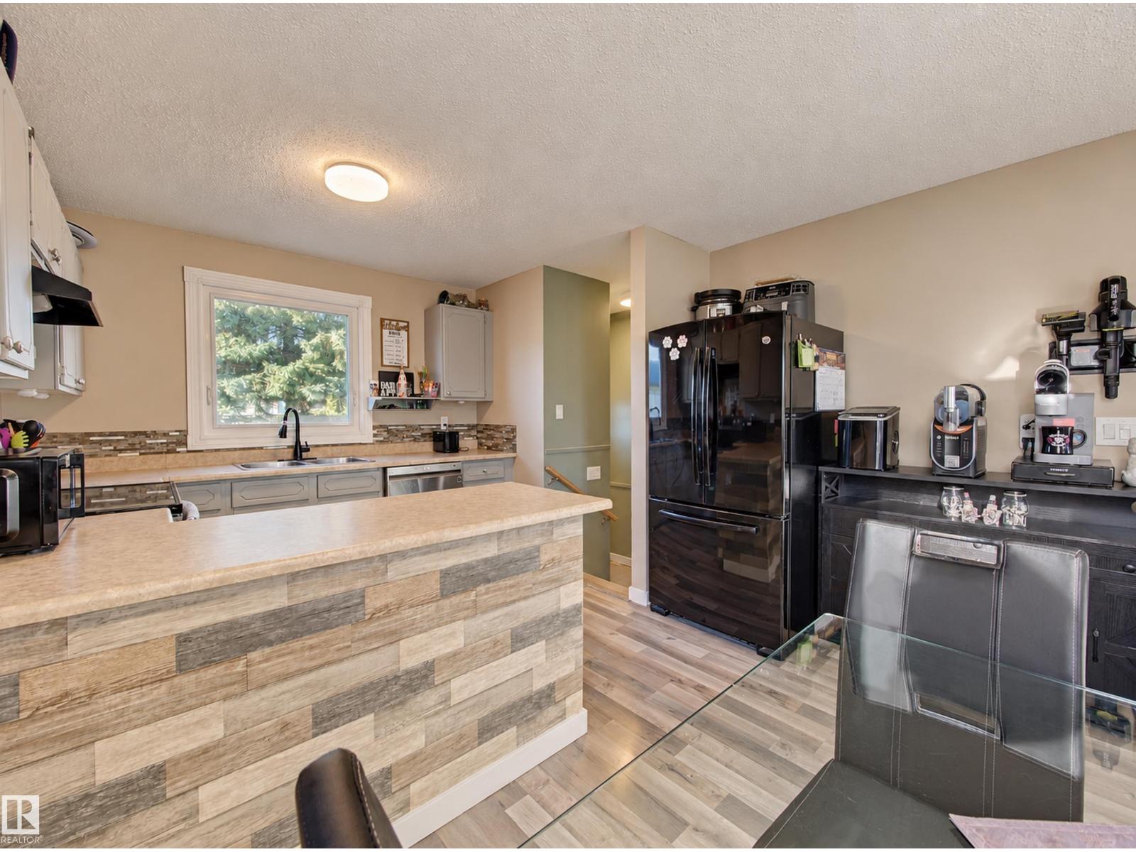 9218 81A ST - 11