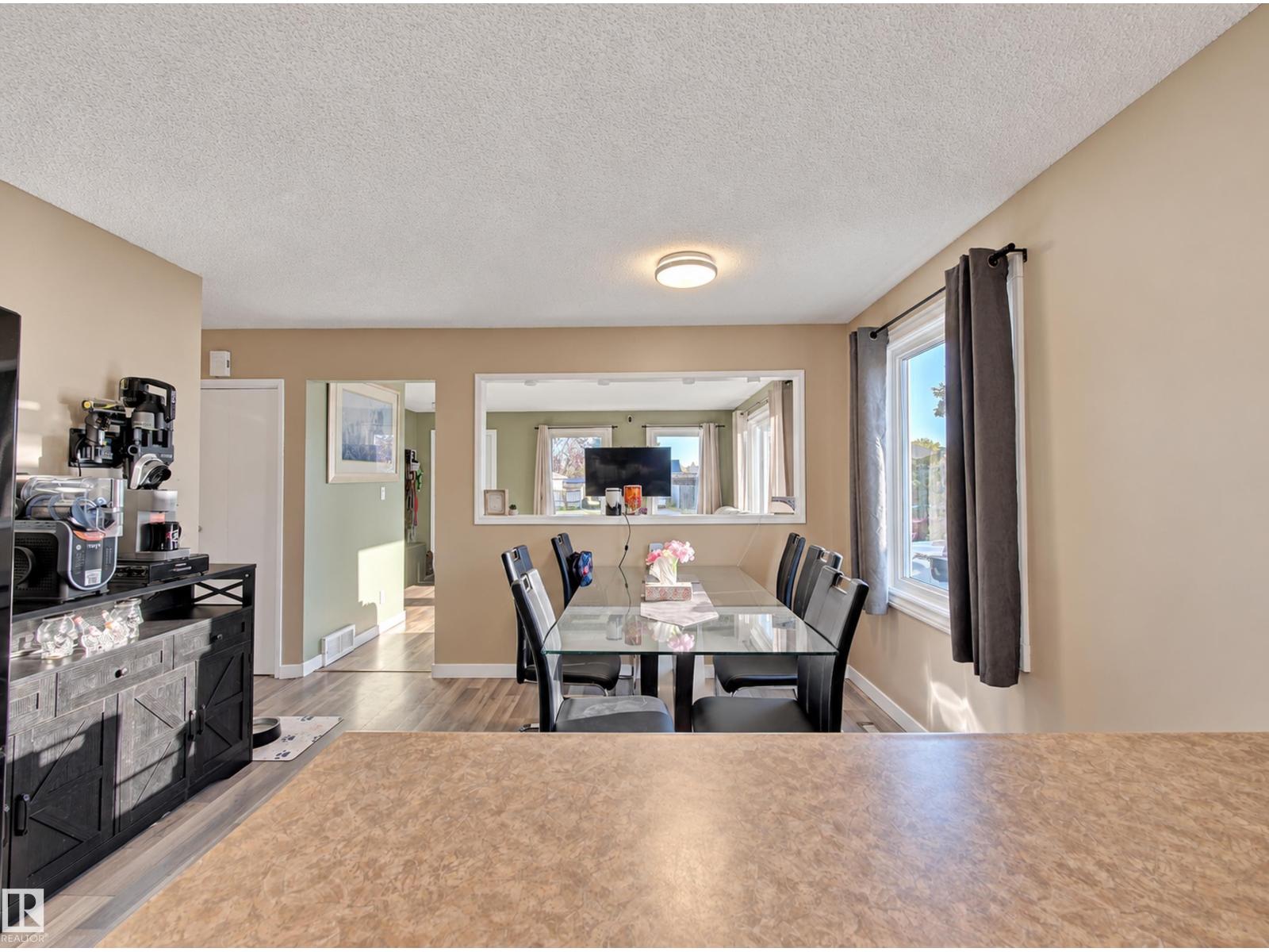 9218 81A ST - 15