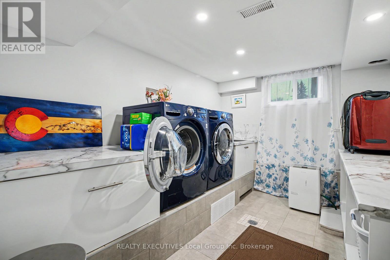 856 JANE STREET - Image 36