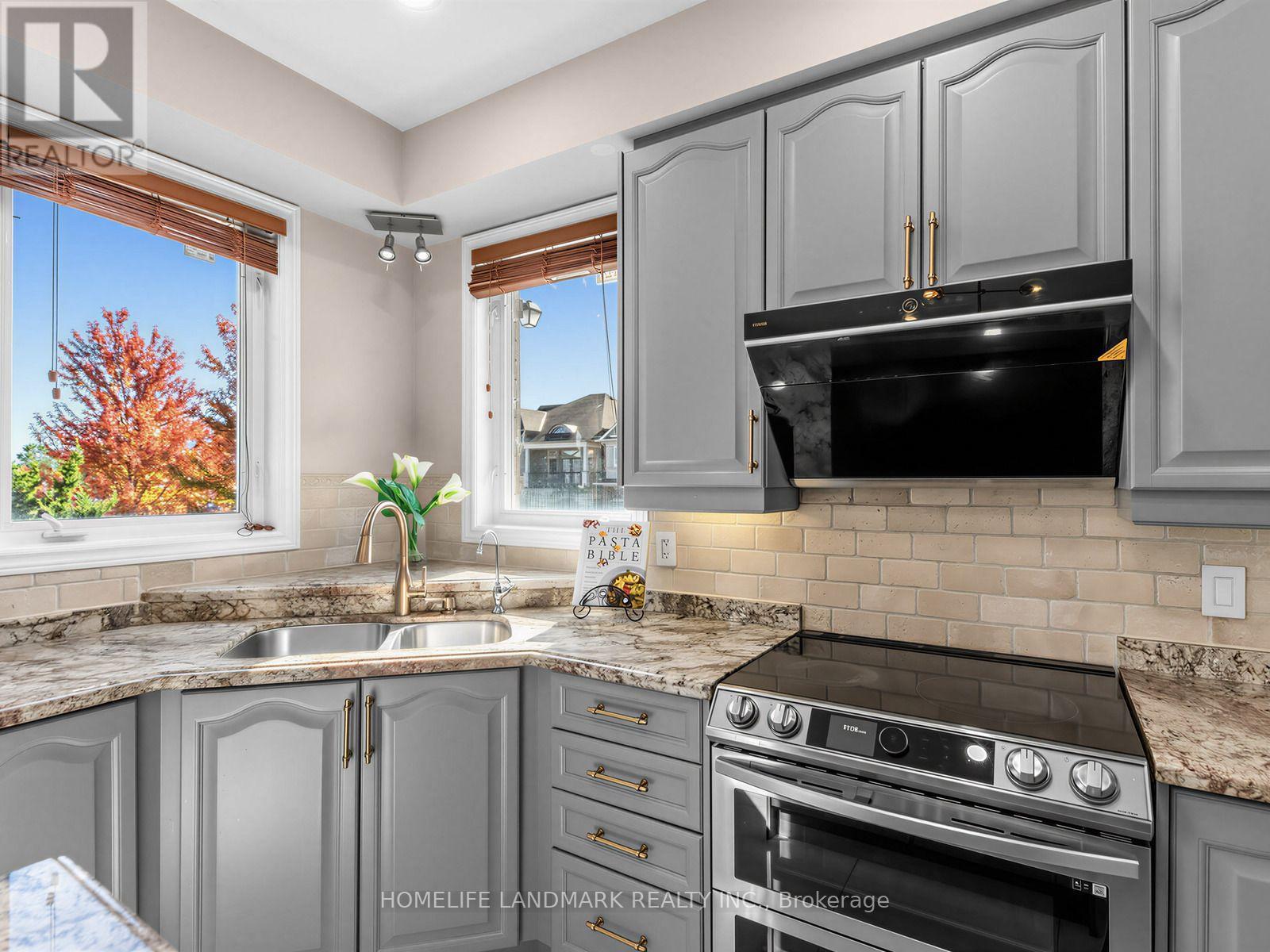 72 Vandervoort Drive, Richmond Hill, ON photo 10