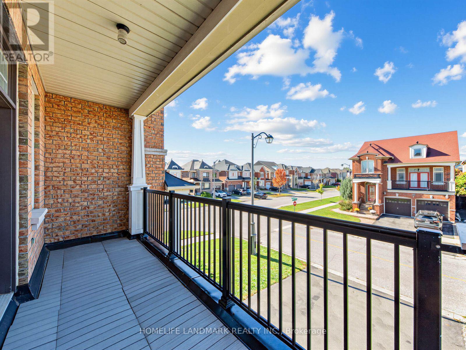 72 VANDERVOORT DRIVE - 17