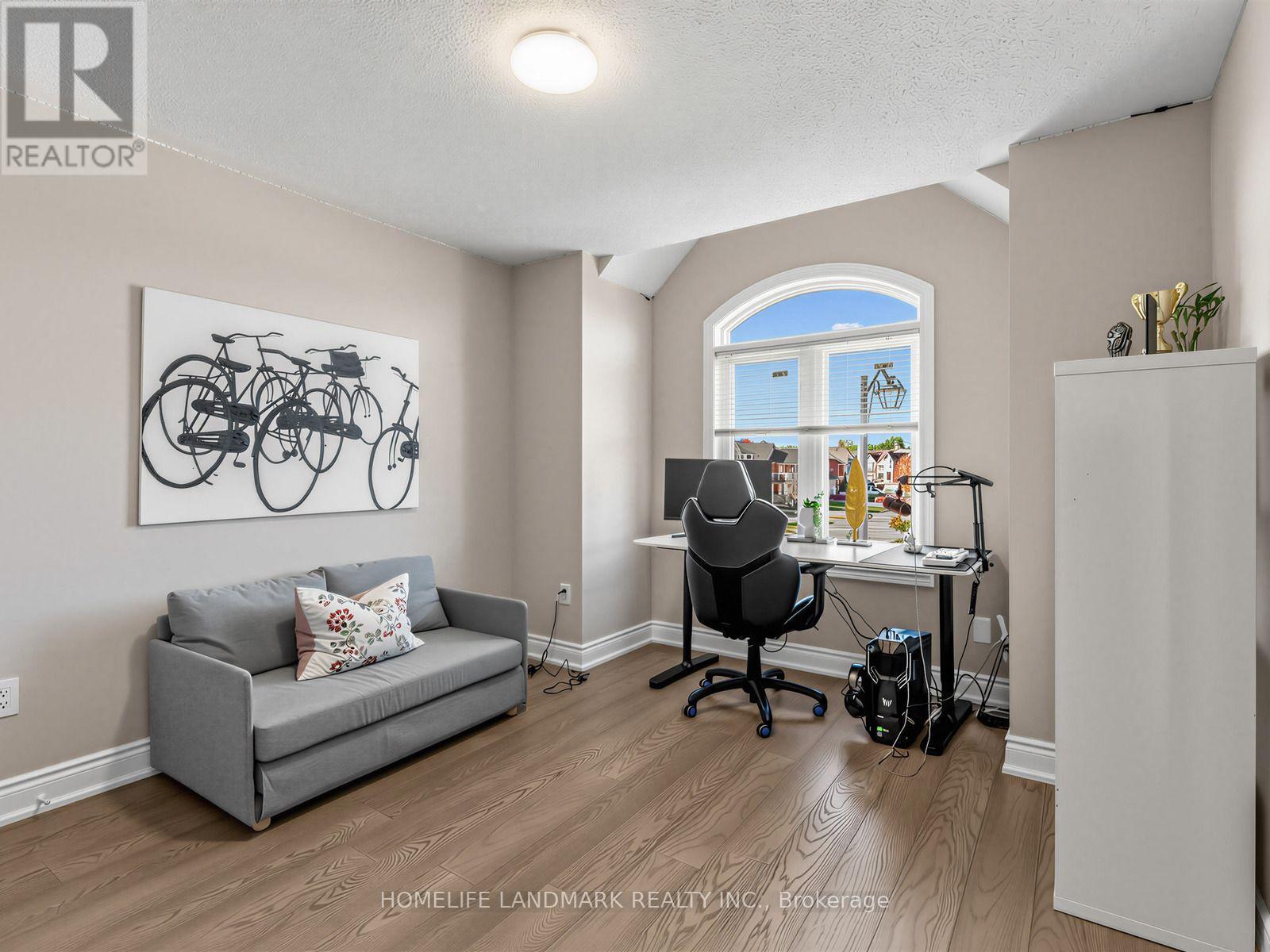 72 VANDERVOORT DRIVE - 28