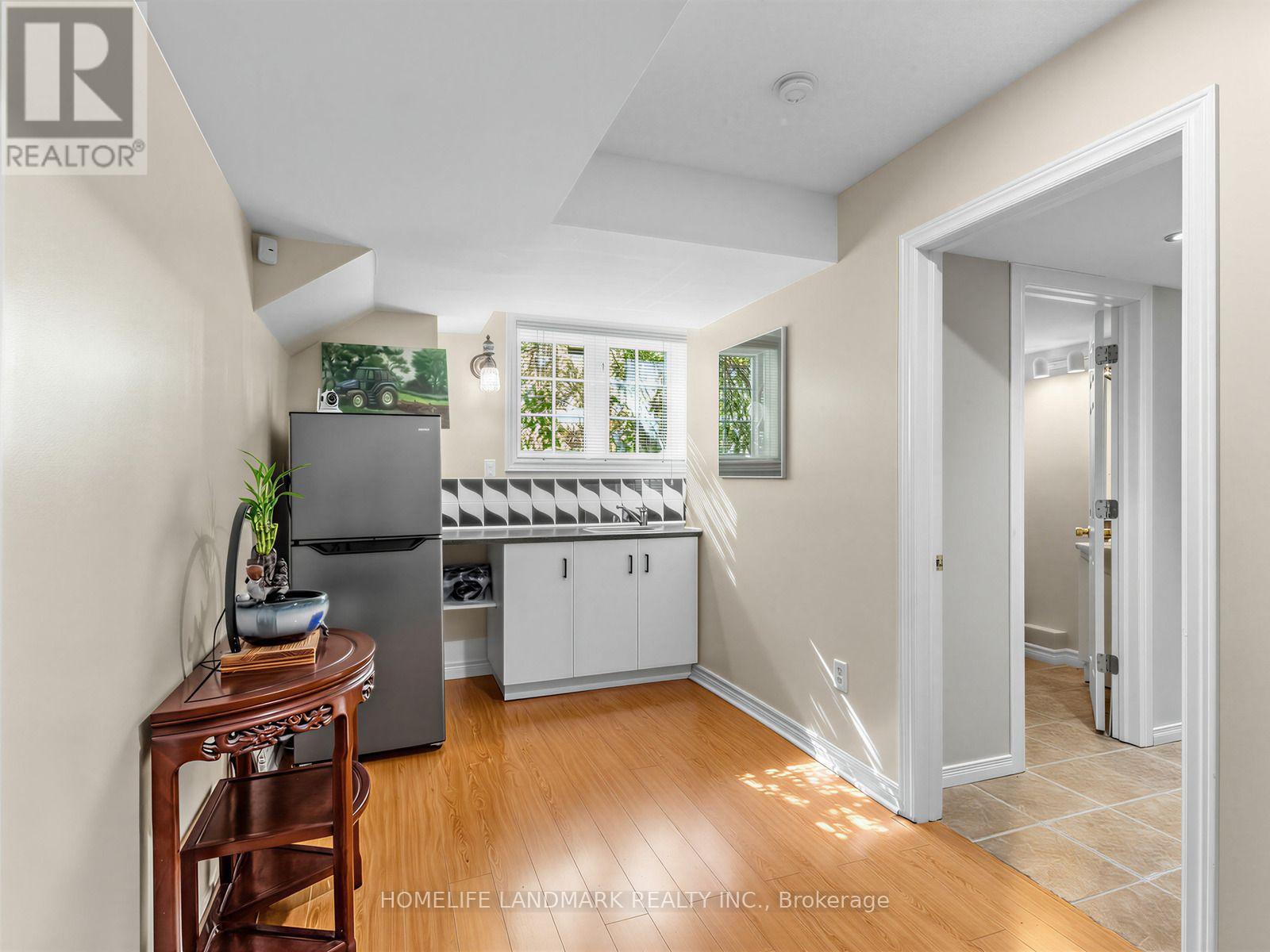 72 VANDERVOORT DRIVE - 30