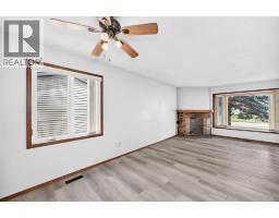 Family room - 947 Maitland Way Ne, Calgary, AB T2A5M8 Photo 11