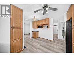 Dining room - 947 Maitland Way Ne, Calgary, AB T2A5M8 Photo 6