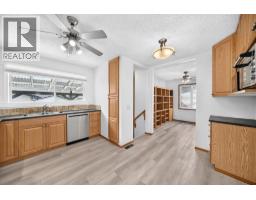 Living room - 947 Maitland Way Ne, Calgary, AB T2A5M8 Photo 7
