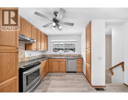 2pc Bathroom - 947 Maitland Way Ne, Calgary, AB T2A5M8 Photo 8