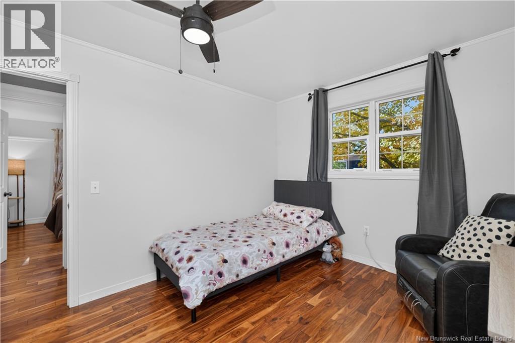 83 Renfrew - 20