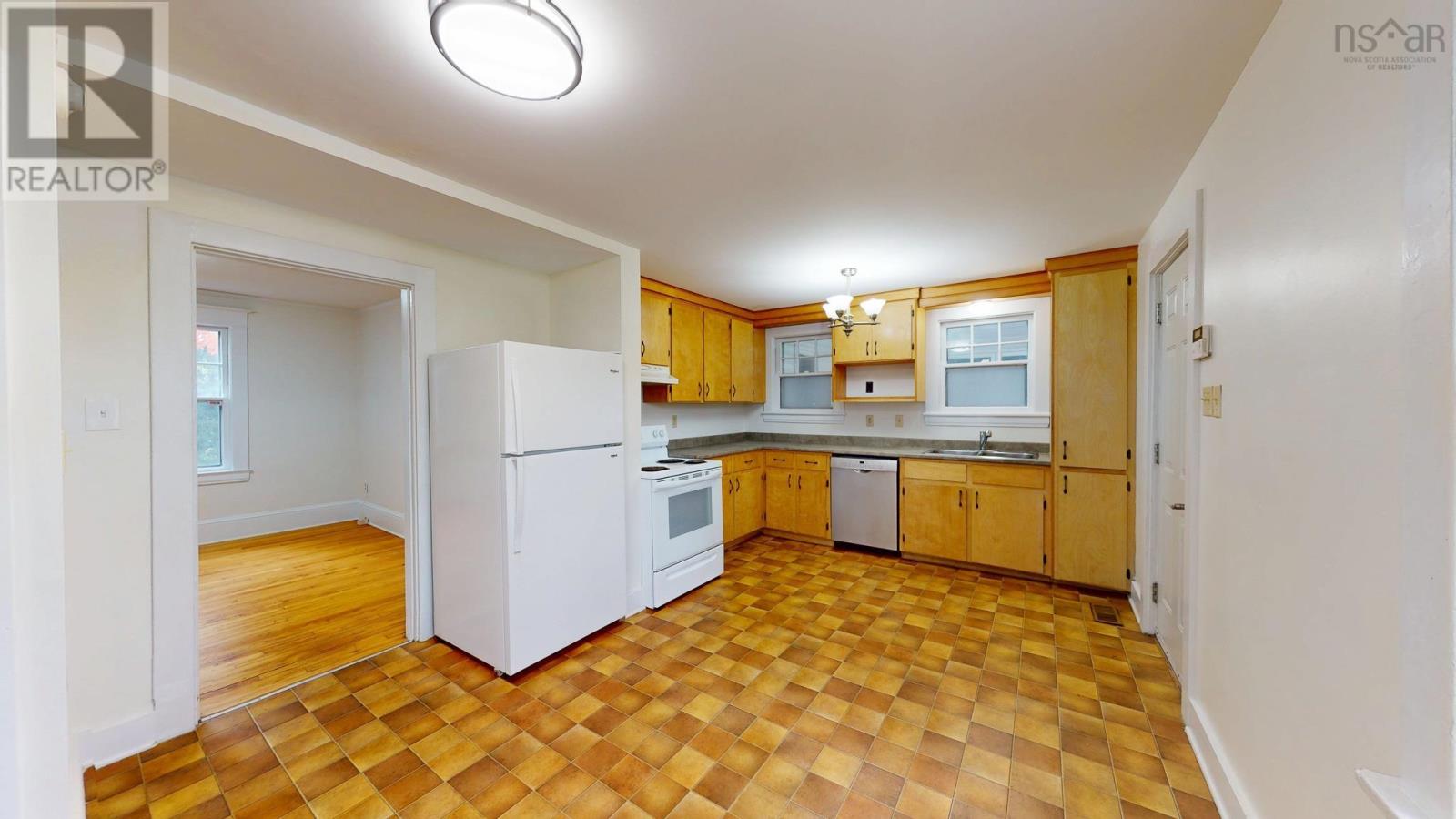 9517 Commercial Street - Image 13