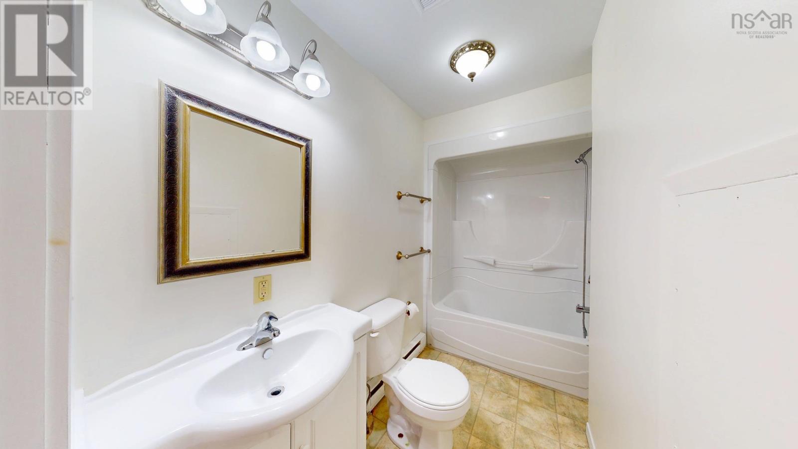 9517 Commercial Street - Image 28