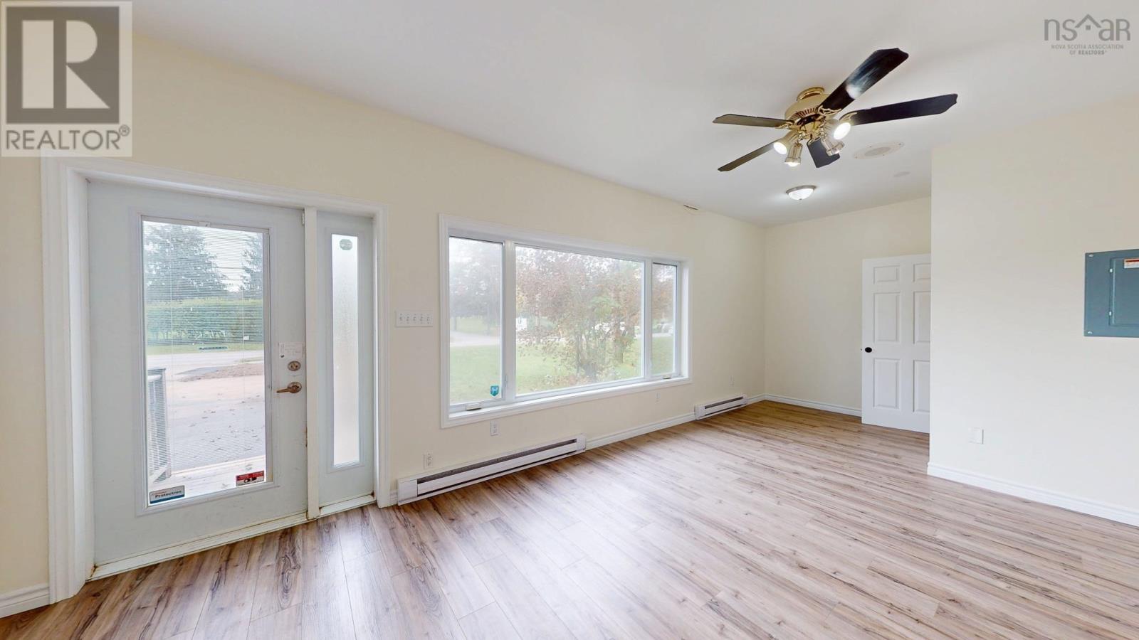 9517 Commercial Street - Image 5