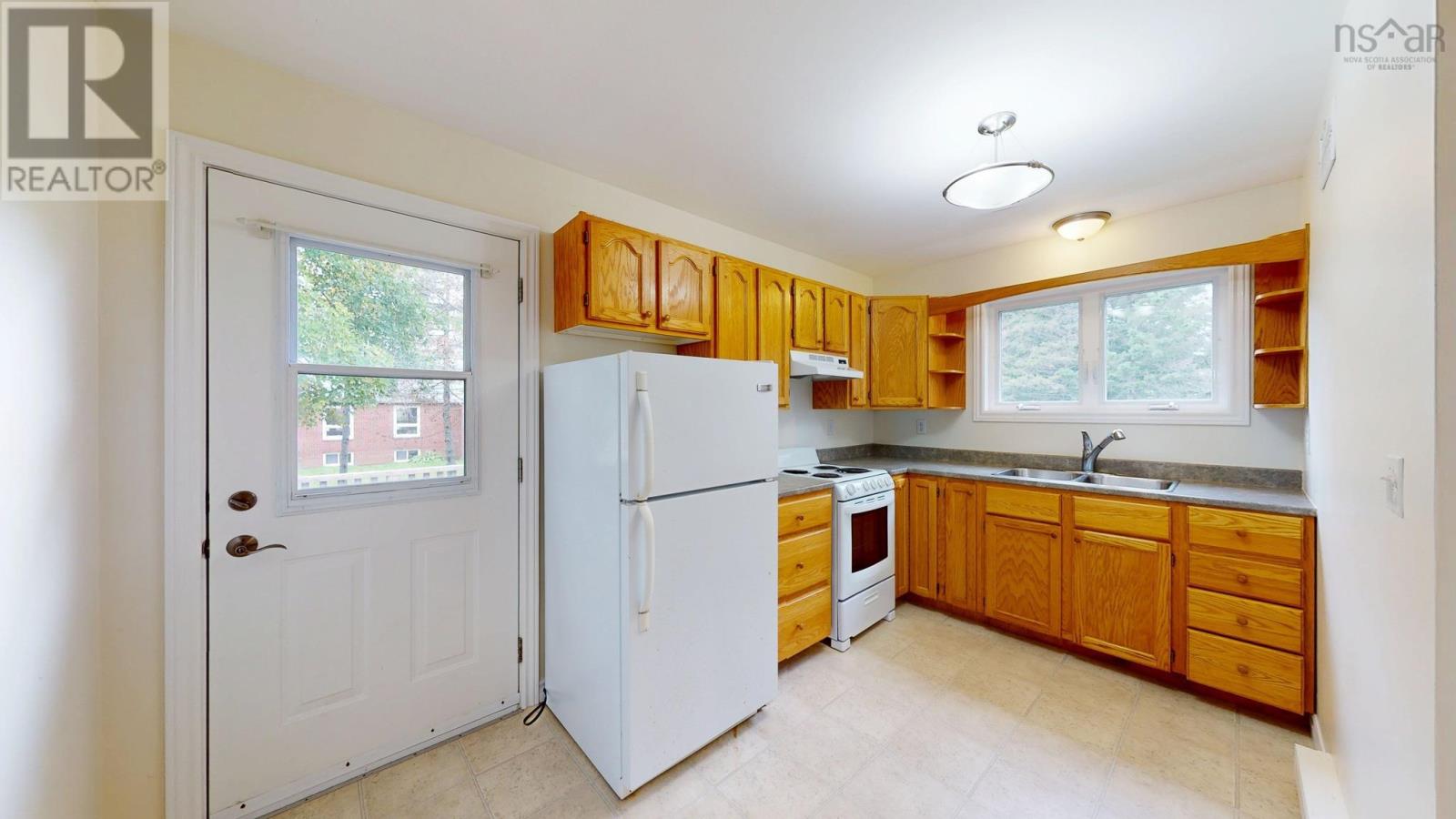 9517 Commercial Street - Image 38
