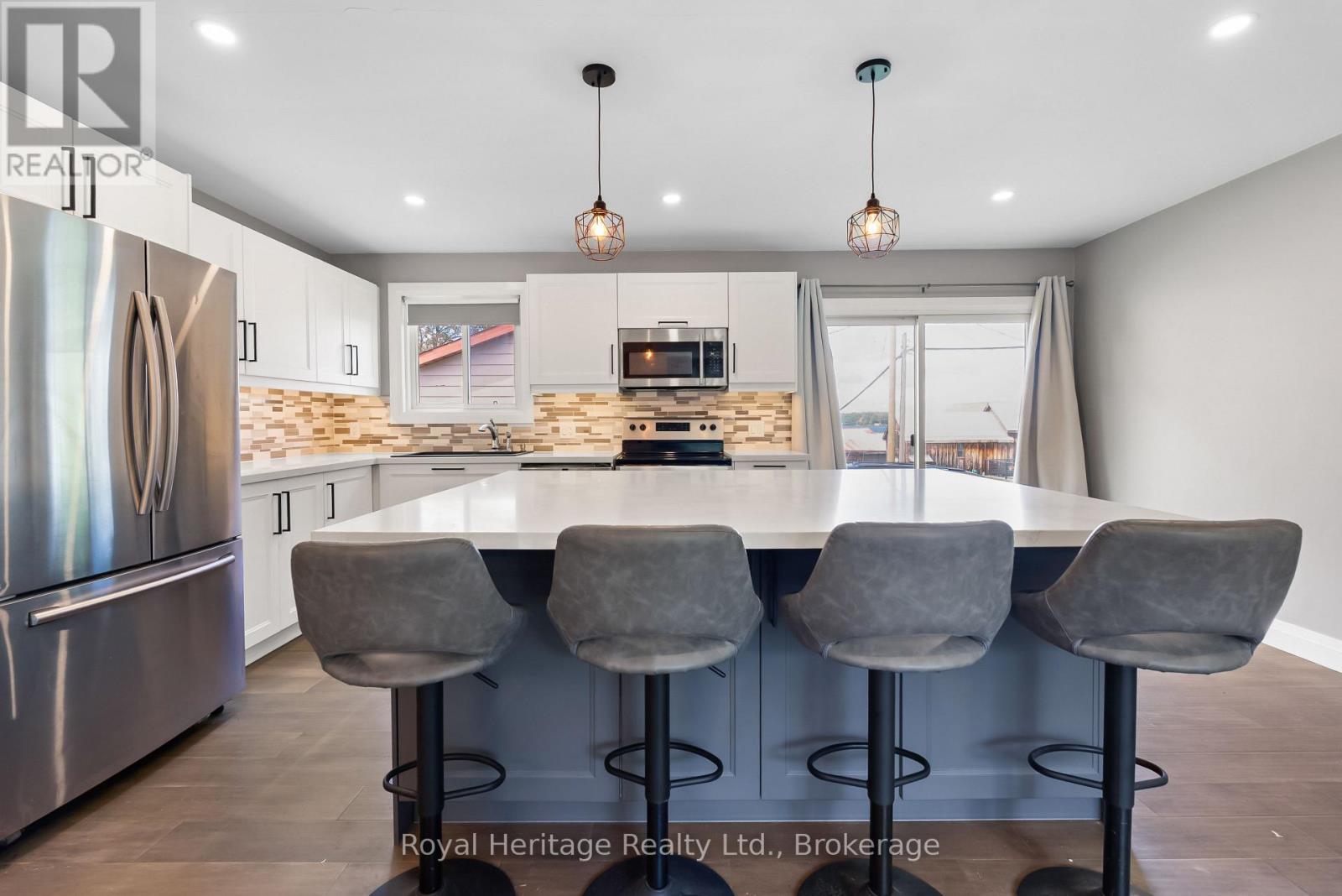 48 SILVER BIRCH STREET - 18