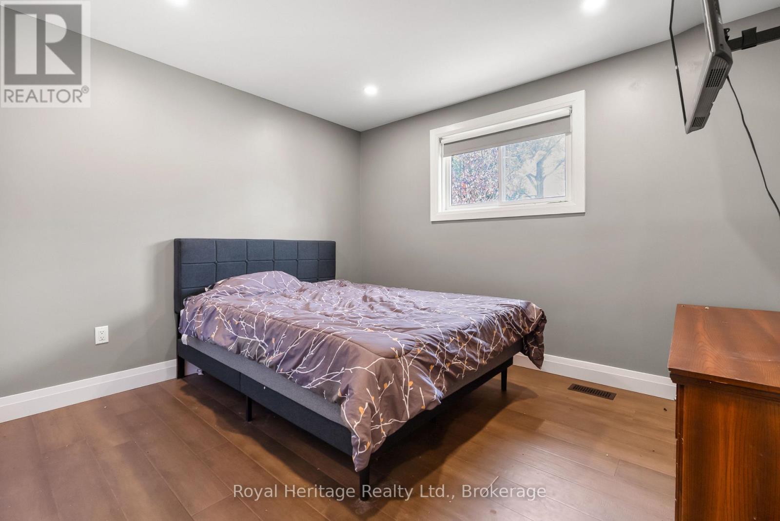 48 SILVER BIRCH STREET - 20