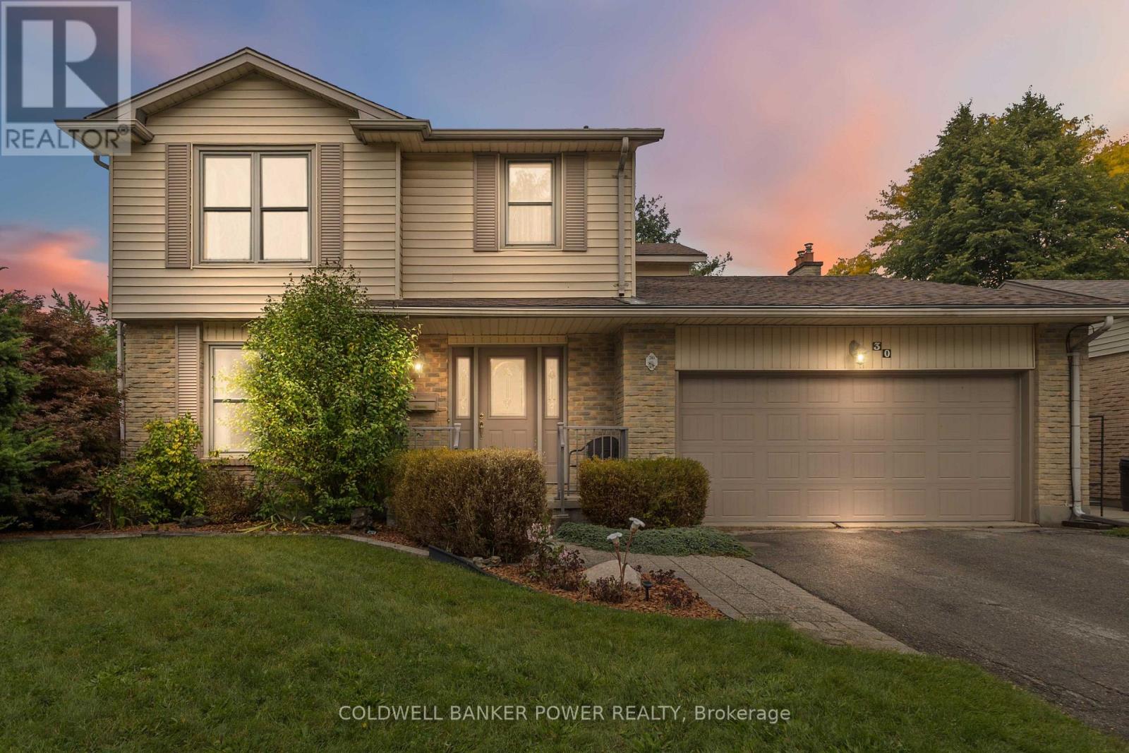 30 FOUR OAKS CRESCENT - 2