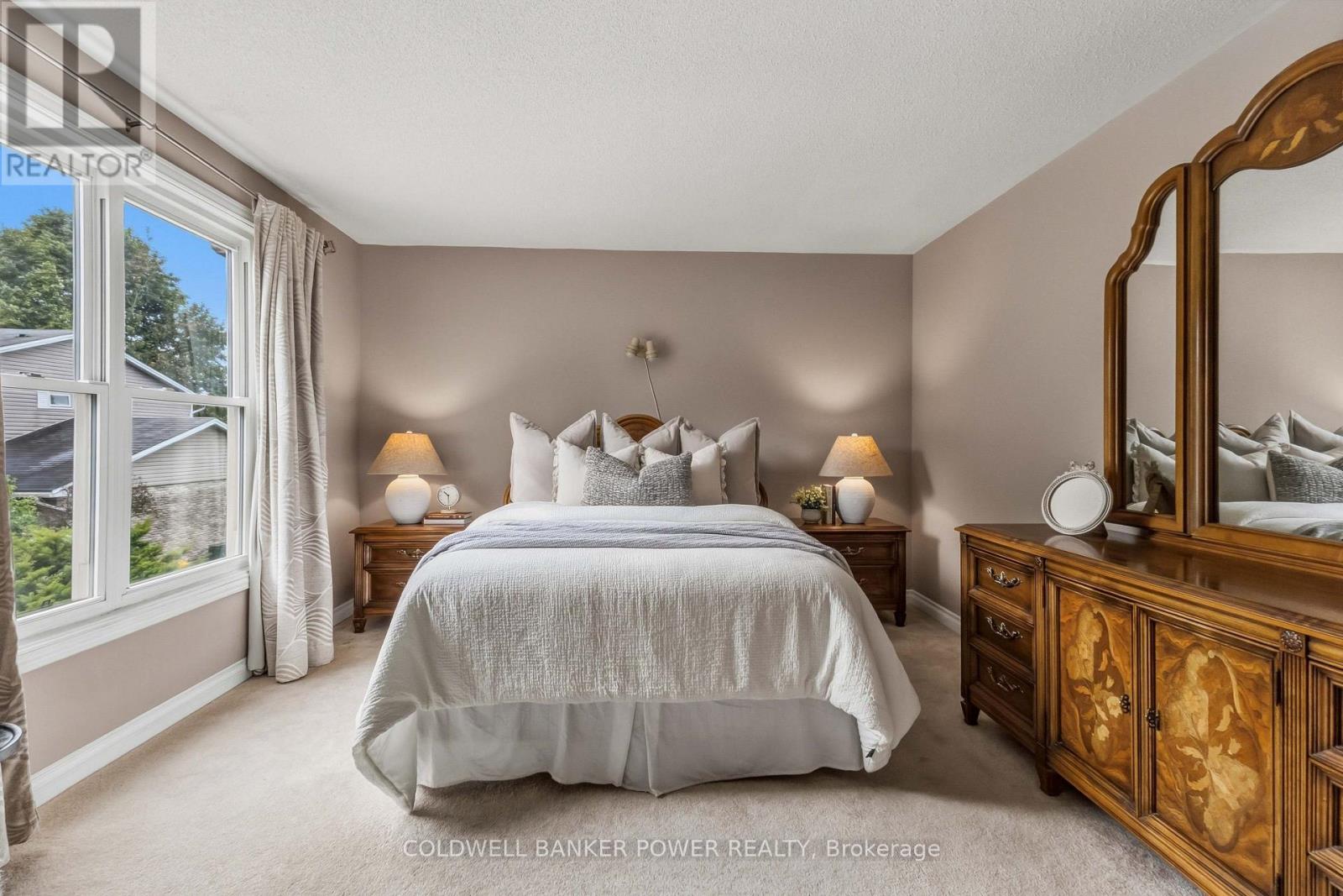 30 FOUR OAKS CRESCENT - Image 21