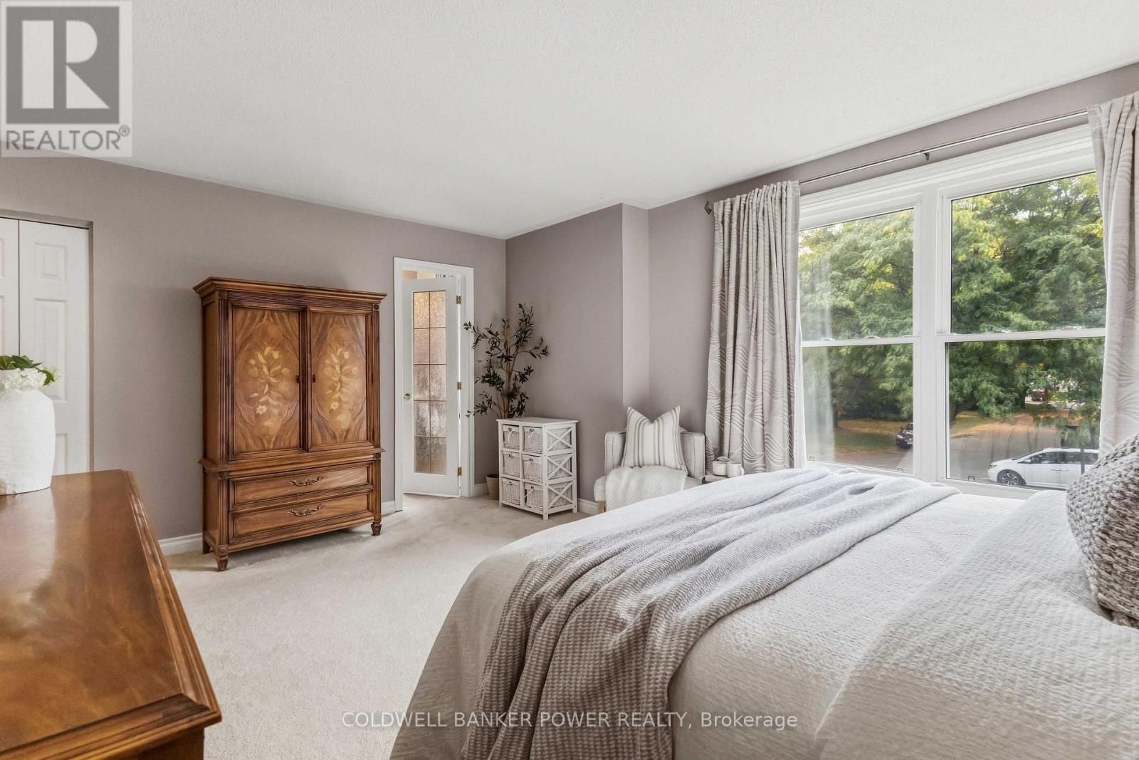 30 FOUR OAKS CRESCENT - 22