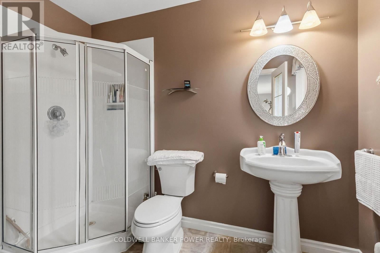 30 FOUR OAKS CRESCENT - Image 23