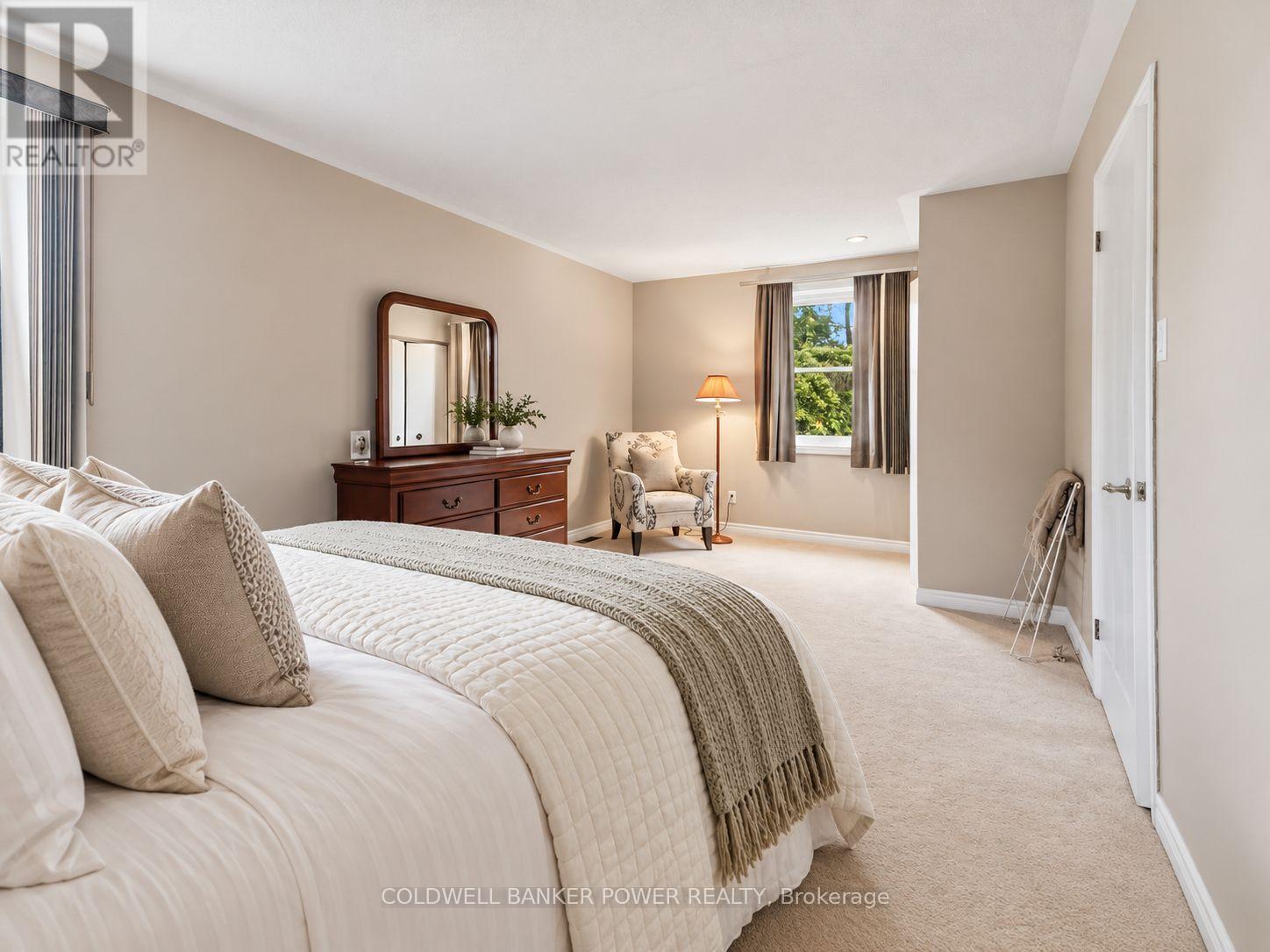 30 FOUR OAKS CRESCENT - 24