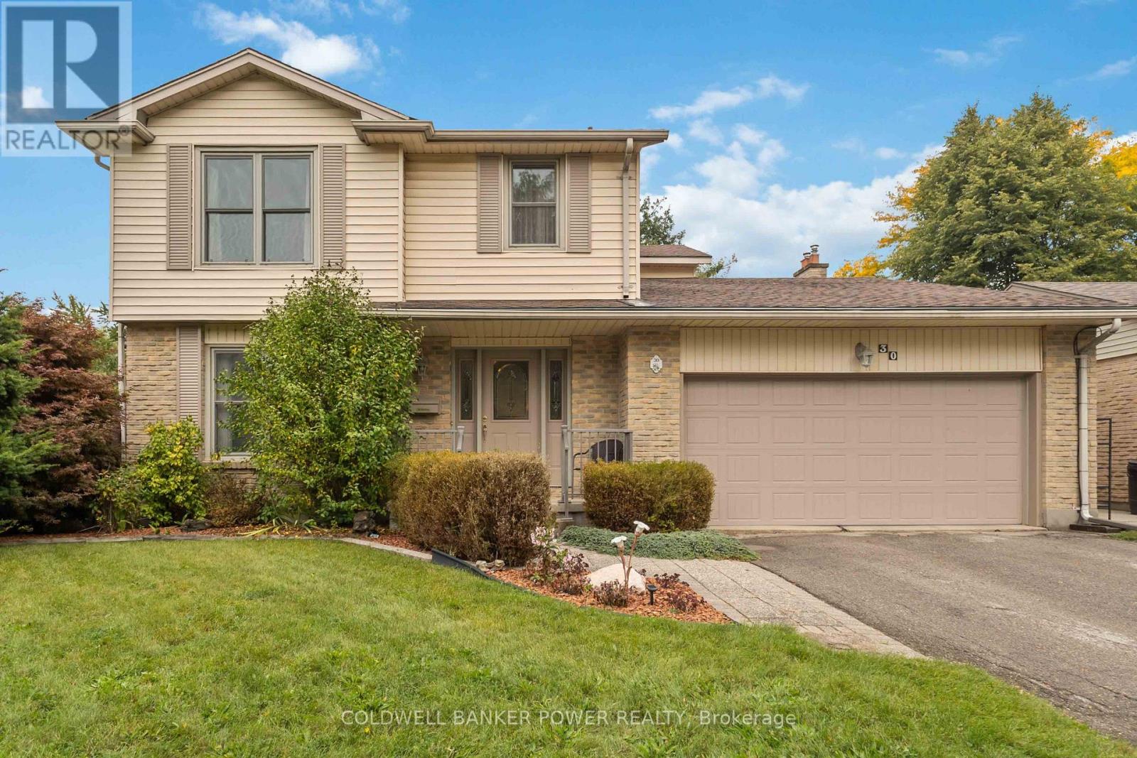 30 FOUR OAKS CRESCENT - 3