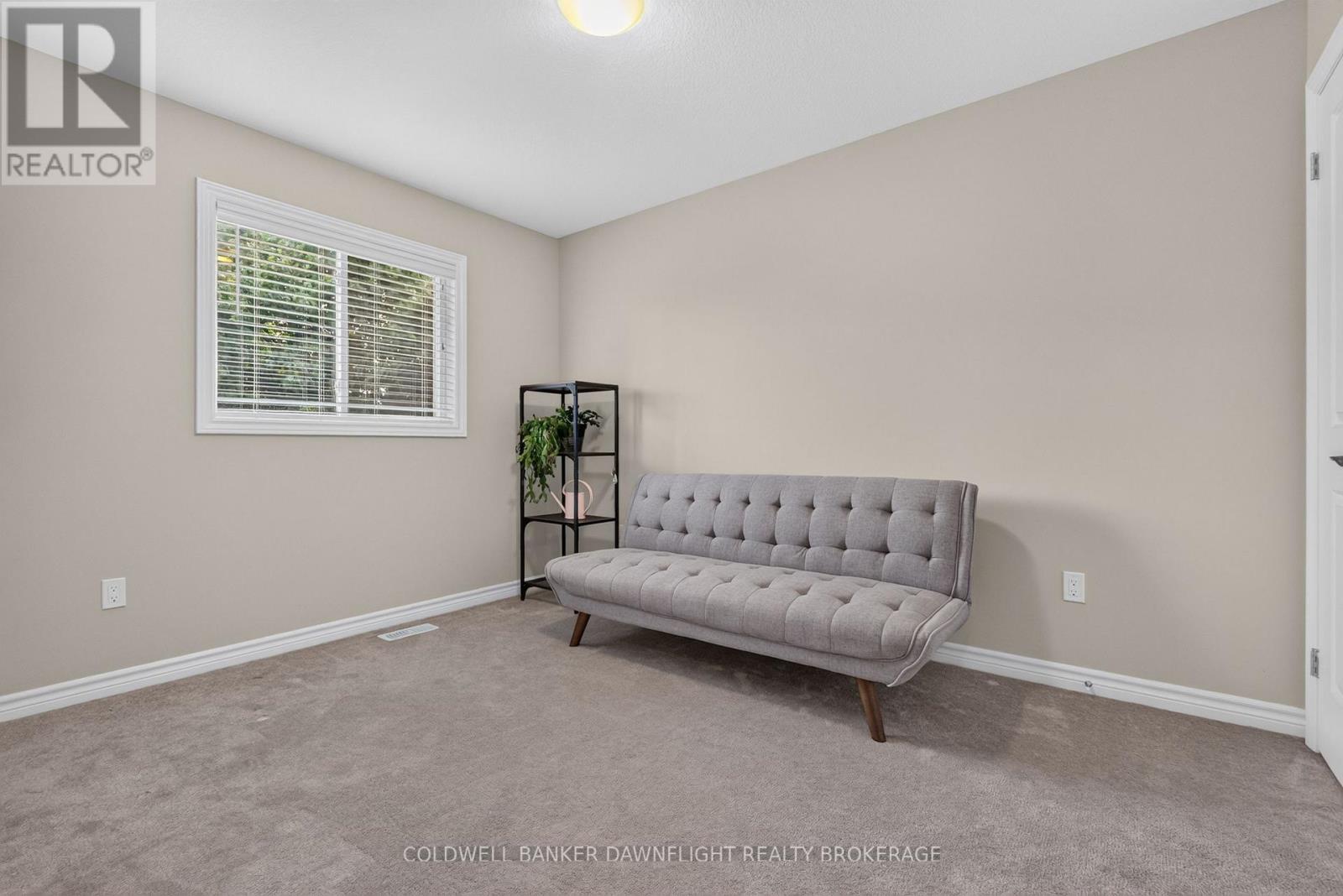 #83 1061 EAGLETRACE DRIVE - Image 28
