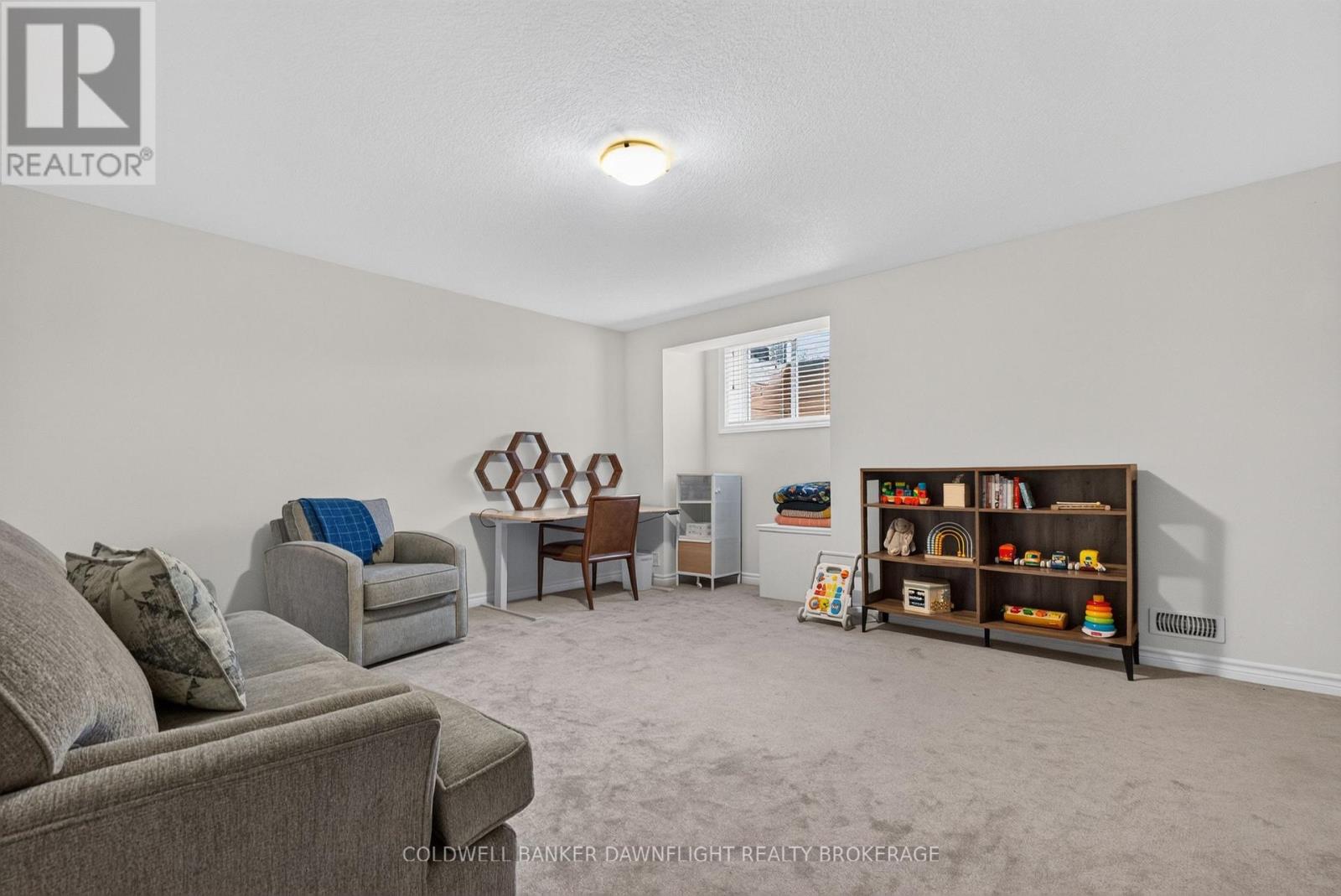#83 1061 EAGLETRACE DRIVE - 32