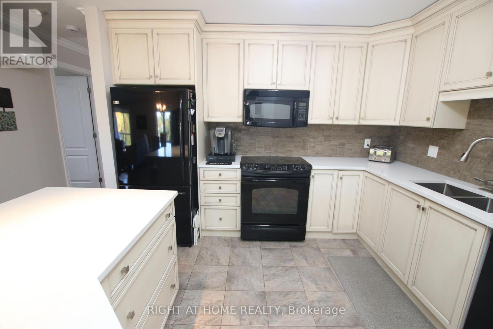 #301 2 WARNER STREET - Image 8