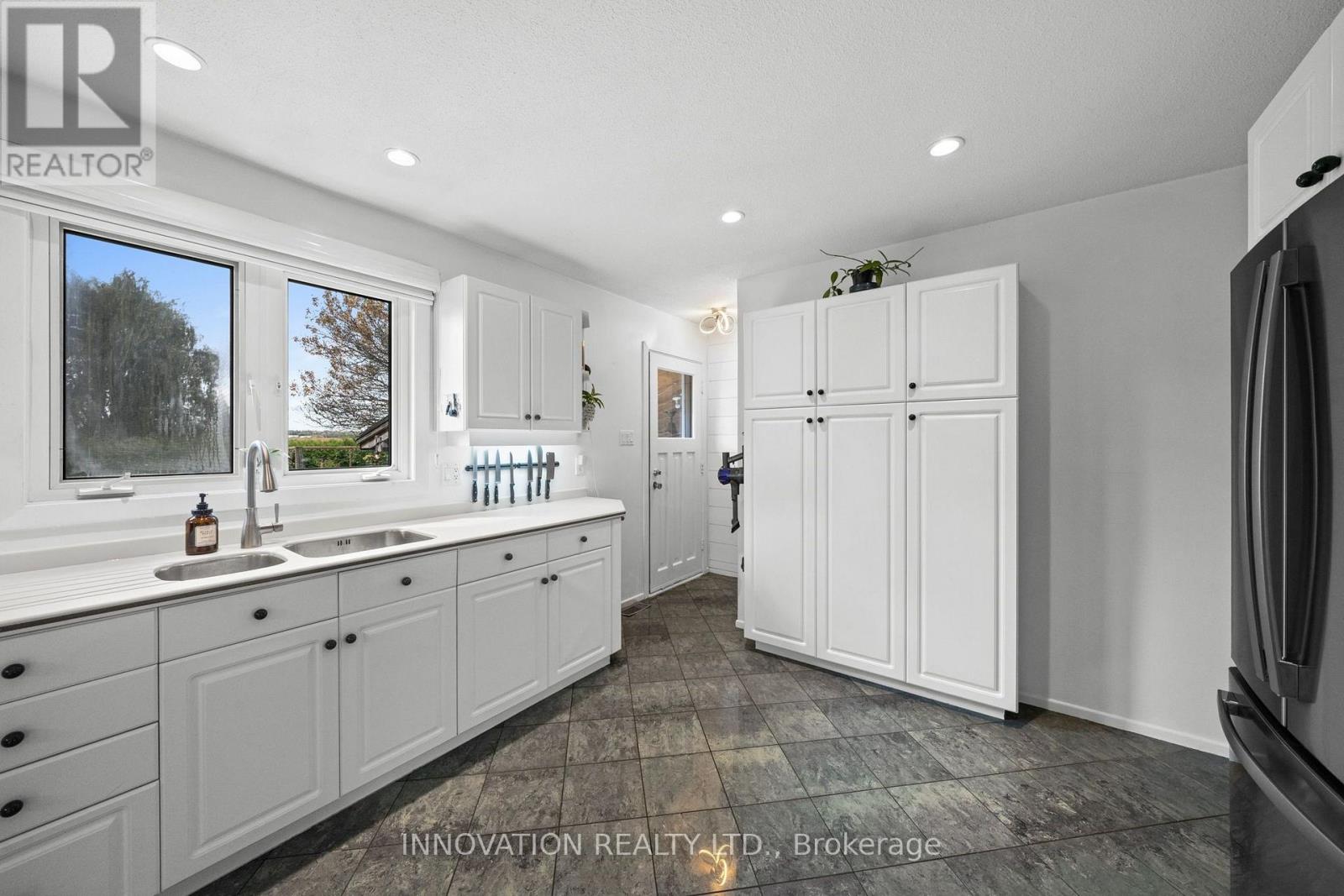 2863 JOHN SHAW ROAD - 14