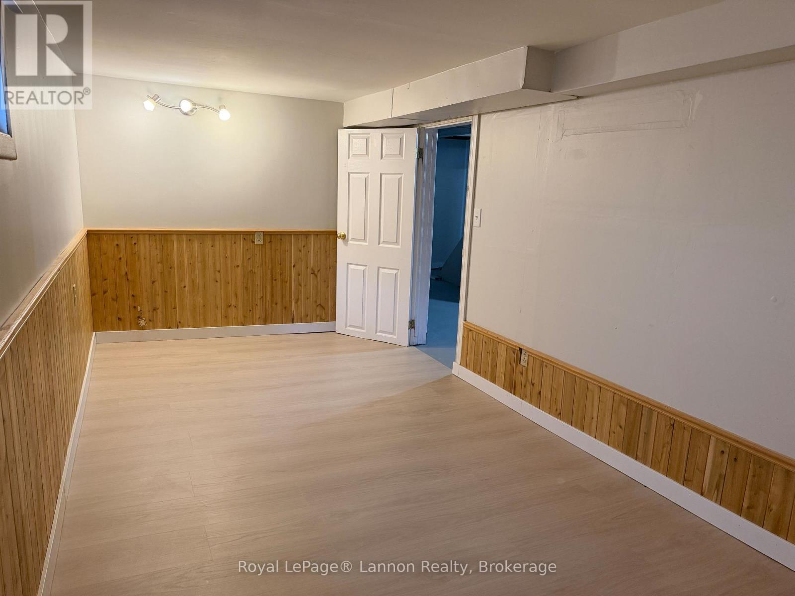 224 MCKELLAR STREET S - 20