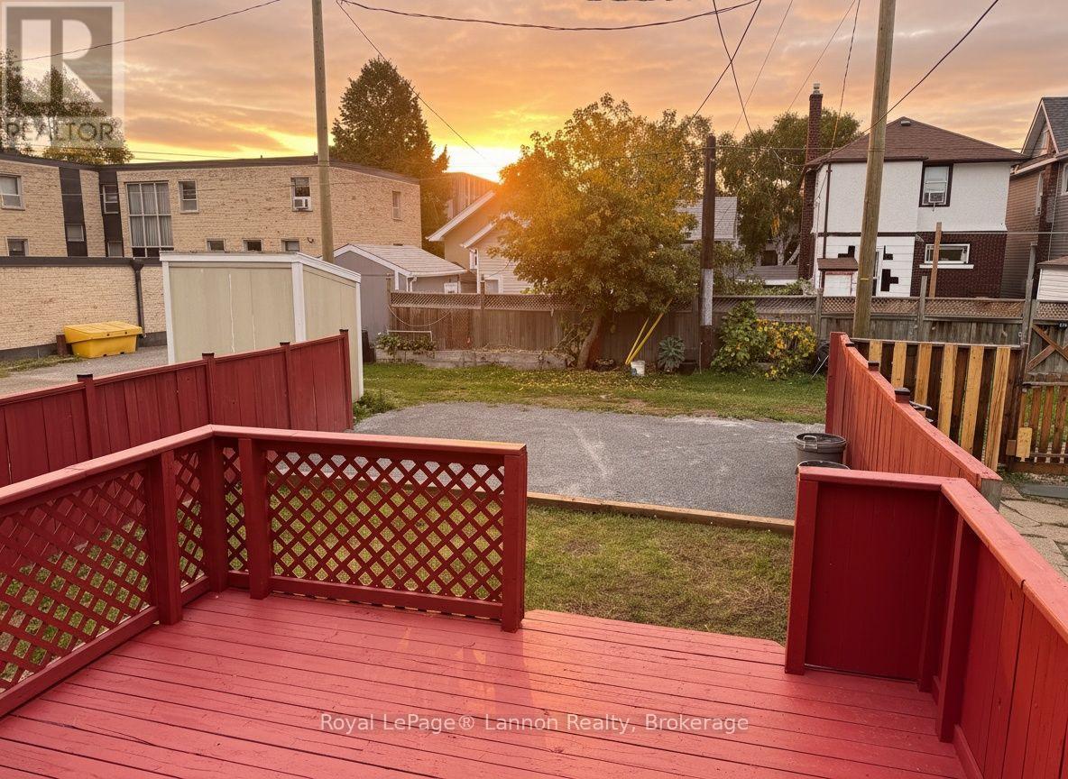 224 MCKELLAR STREET S - 23