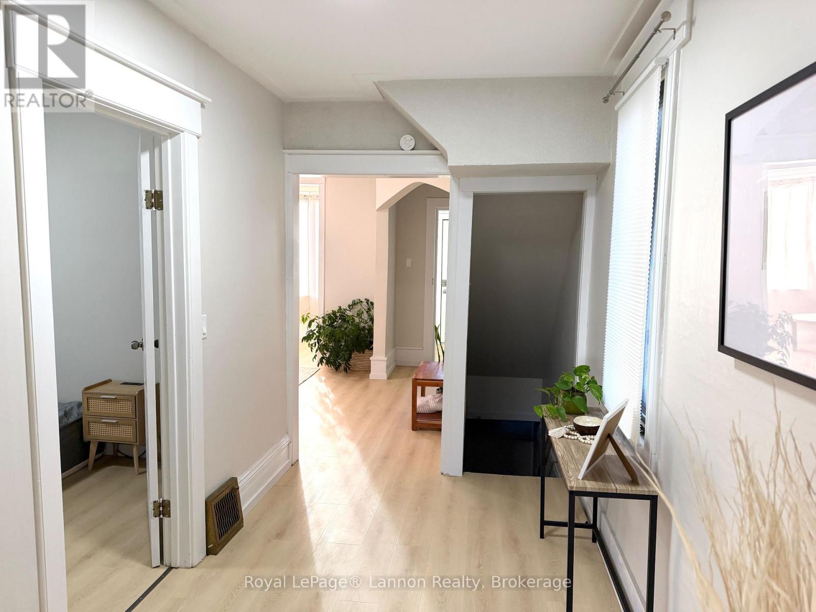 224 MCKELLAR STREET S - 6