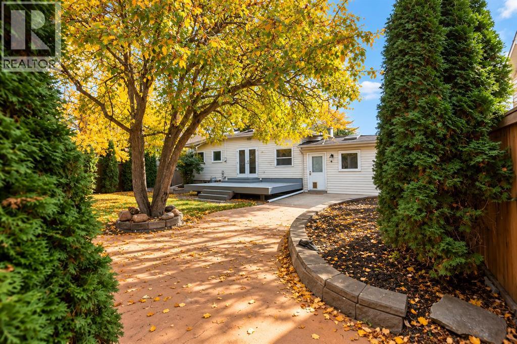 Listing photo – 3721 44A Avenue, Red Deer