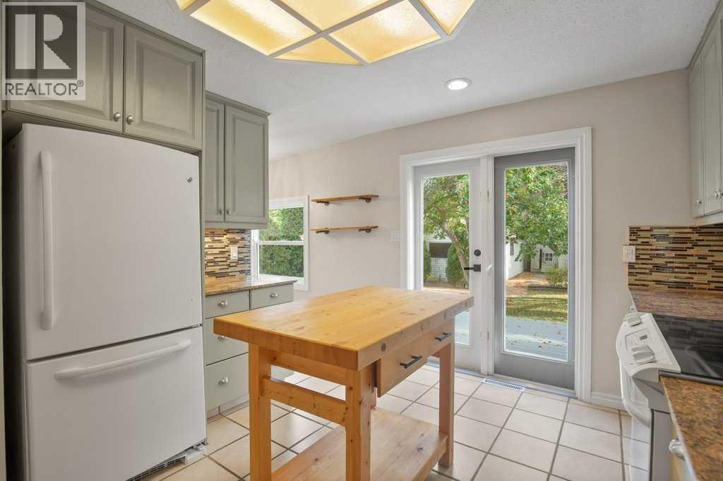 3721 44A Avenue - 33