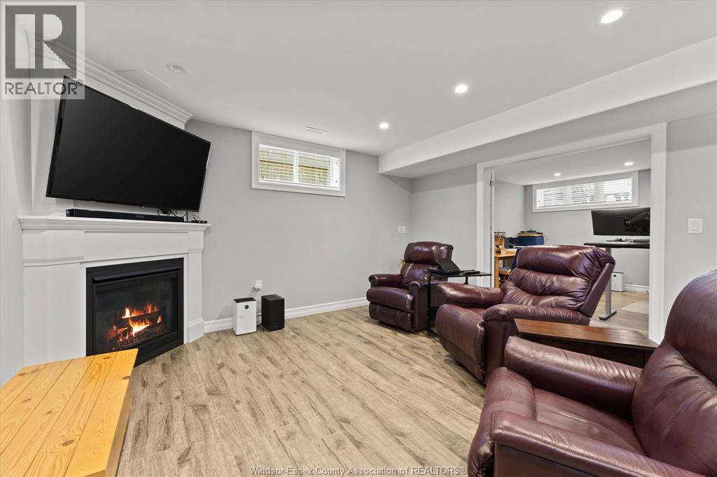120 GOLFVIEW DRIVE - 24